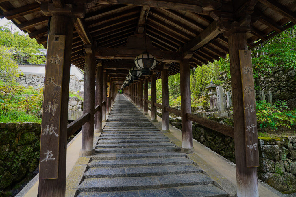 奈良県桜井市の長谷寺の登廊