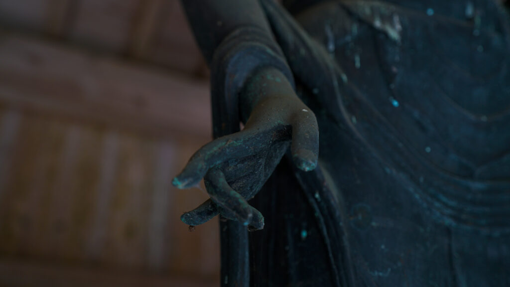 鹿児島県鹿屋市にある含粒寺の十一面観世音菩薩立像の指先