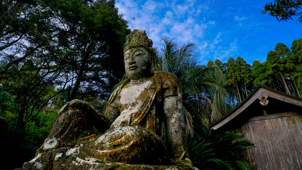 鹿児島県鹿屋市にある含粒寺の仏像