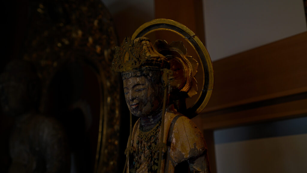 千葉県佐倉市宝金剛寺の薬師如来三尊像の脇侍月光菩薩