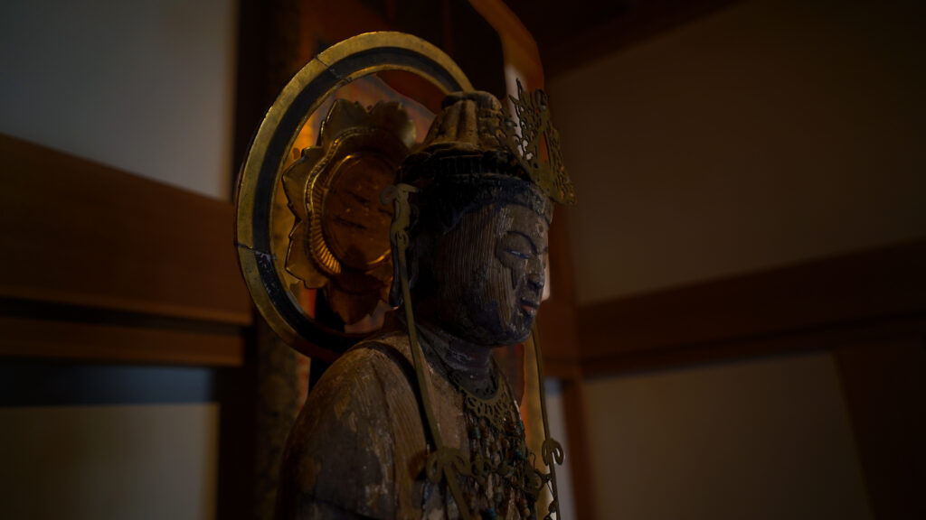 千葉県佐倉市宝金剛寺の薬師如来三尊像の脇侍月光菩薩