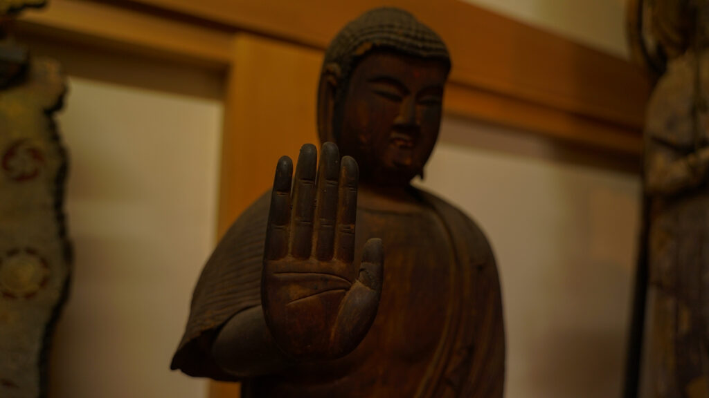 千葉県佐倉市宝金剛寺の室町時代作の薬師如来坐像