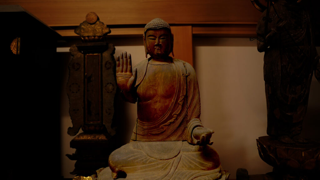 千葉県佐倉市宝金剛寺の室町時代作の薬師如来坐像