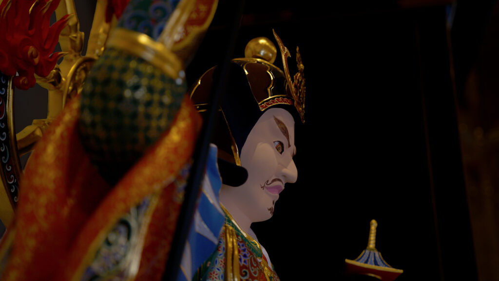 千葉県市原市の無量寿寺の極彩色の毘沙門天