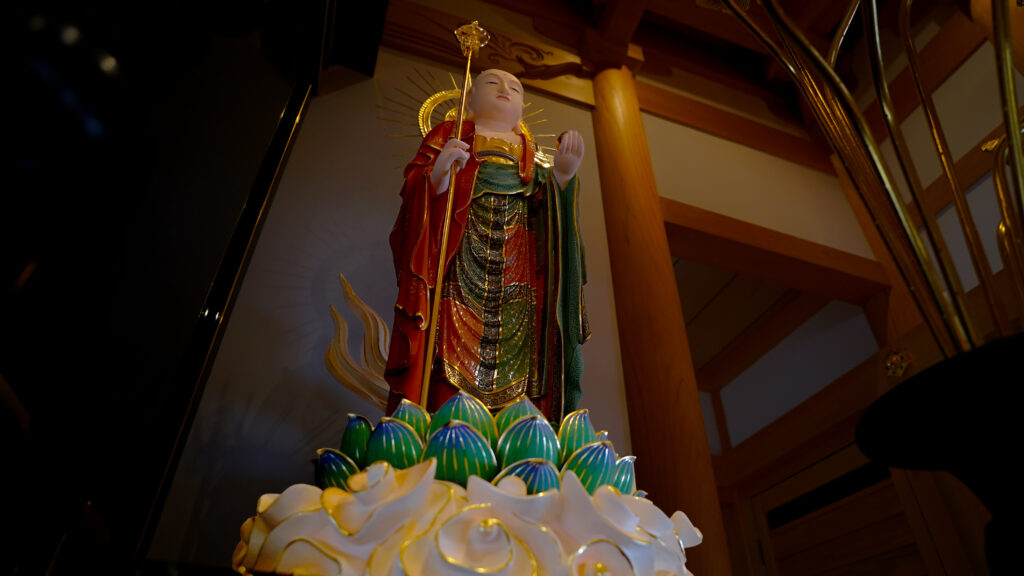 千葉県市原市の無量寿寺の極彩色の地蔵菩薩